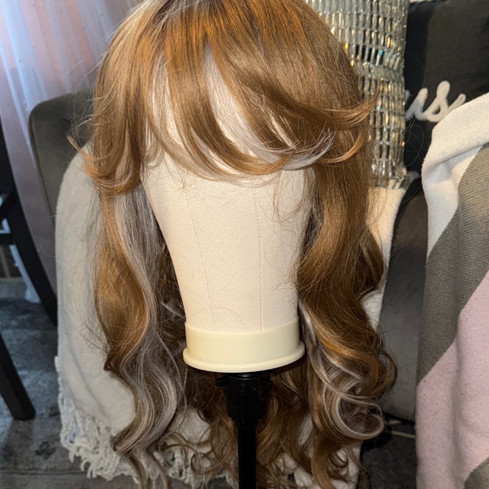 Luxurious Brown Wavy Hair Wig